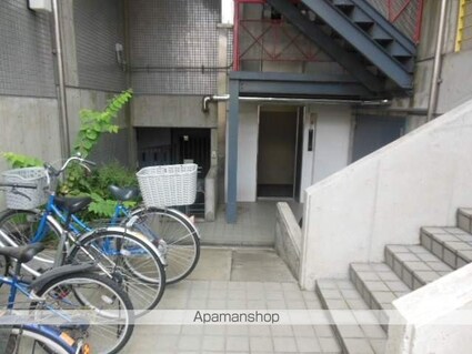 東京都三鷹市新川３丁目[3LDK/64.7m2]のエントランス