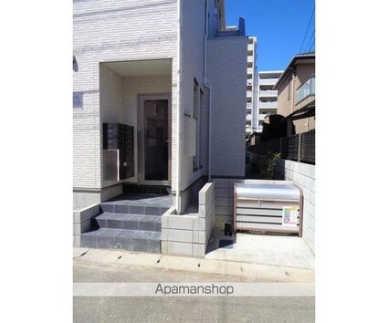 アットリラ稲毛海岸Ａ[1K/25.26m2]のエントランス