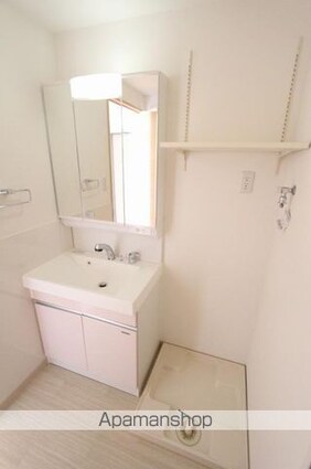 香川県高松市錦町１丁目[2LDK/60.2m2]の洗面所