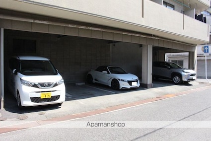 メイゾン西港[1R/20.14m2]の駐車場