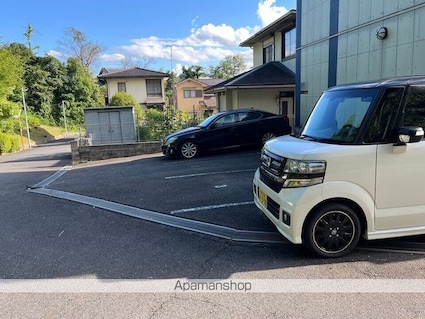 ＣＵＬＴＩ湖南[1SDK/43.7m2]の駐車場