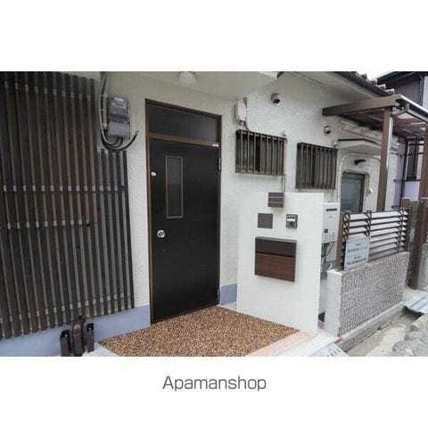 宝塚市桜ガ丘戸建の玄関写真