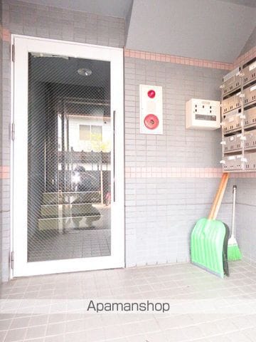 ローヤルハイツ菊水元町の玄関写真