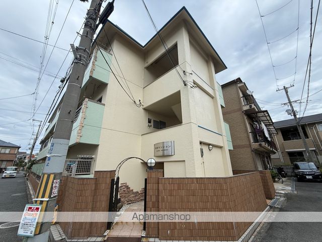 秀栄マンションの外観写真