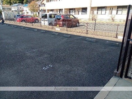 レオパレス紀ノ川[1K/23.18m2]の駐車場