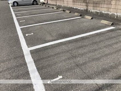 シャーメゾン城元　Ｂ棟[2DK/44.33m2]の駐車場2