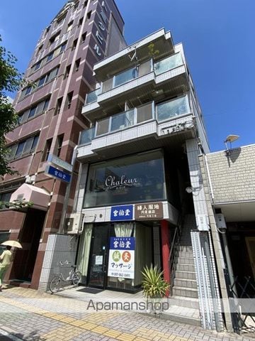 円尾マンションの外観写真