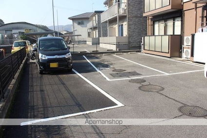 エステート三成Ｂ[2DK/40.92m2]の駐車場