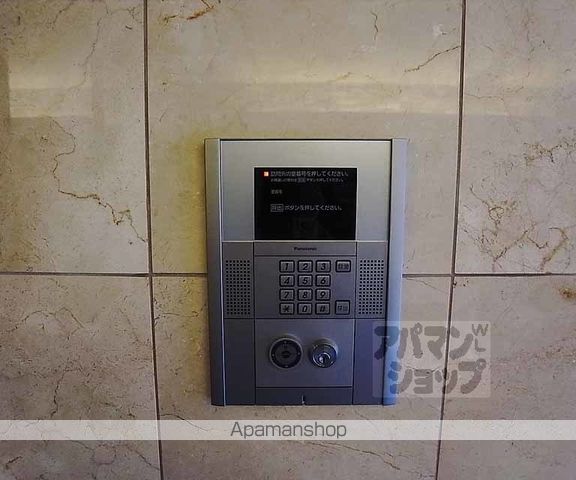 クローナコート烏丸御池の玄関写真