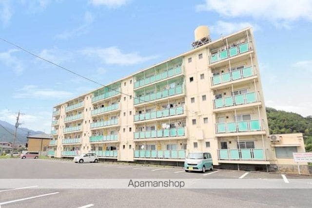 ビレッジハウス畑2号棟の玄関写真