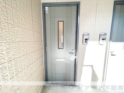 アルバトロス空港通　Ｂ棟[2LDK/50.04m2]のエントランス2