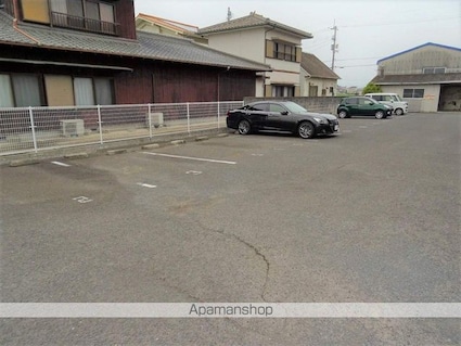 ロイヤルハイツコニーズⅡ[3DK/58.05m2]の駐車場