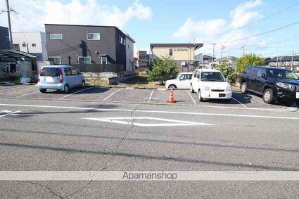 コーポトクシマＡ[1K/19.25m2]の駐車場