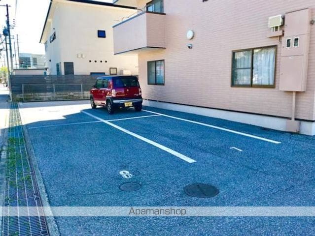 東英ハイツ参番館の玄関写真