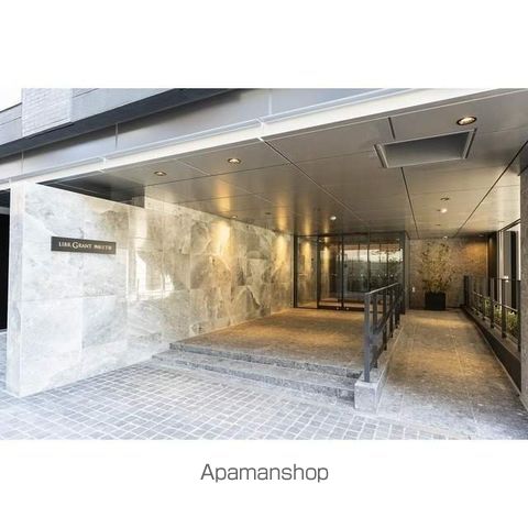 LIBR GRANT 四谷三丁目の玄関写真