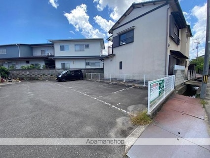 上林伏石町借家[3SDK/75.34m2]の駐車場