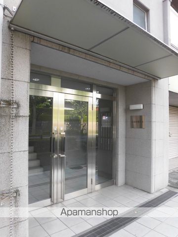 音羽本郷ビルの玄関写真
