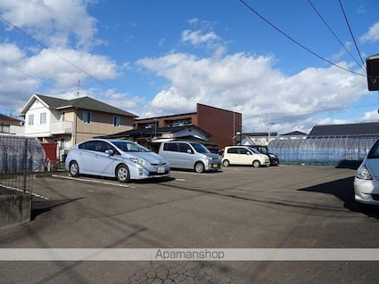 サンルミエールＡ棟[2DK/43m2]の駐車場