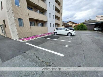 カサトーレ清水[1LDK/46m2]の駐車場