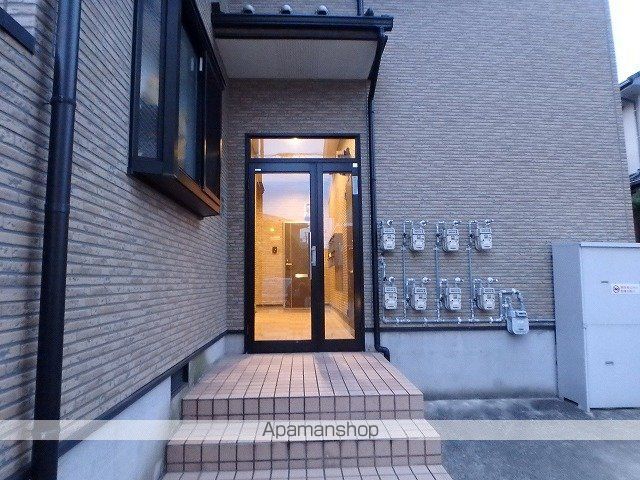 ピュア姪浜六番館の玄関写真
