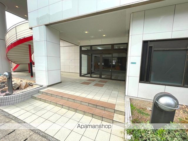 インター・フェルティR2甲子園の玄関写真