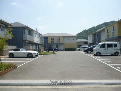 ＭＡＳＴＣＯＵＲＴ鳴神[2LDK/65.9m2]の駐車場3