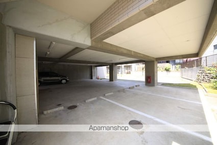 プランドール聖蹟[1R/19.25m2]の駐車場