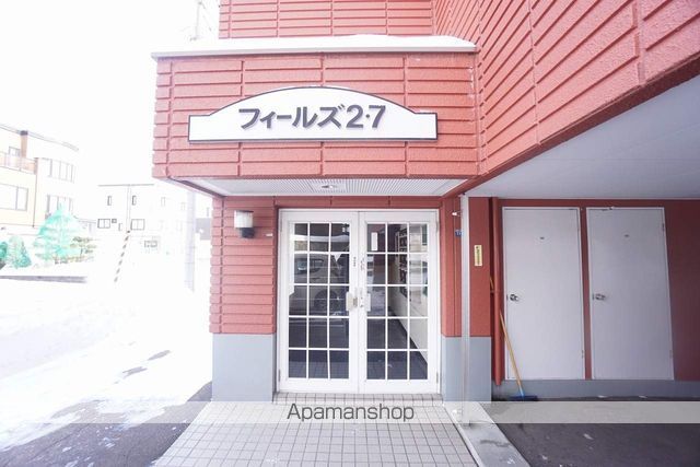 フィールズ27の玄関写真