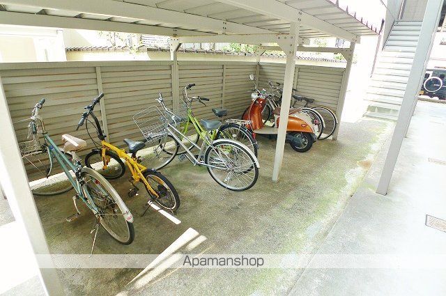 ドミール窪の玄関写真