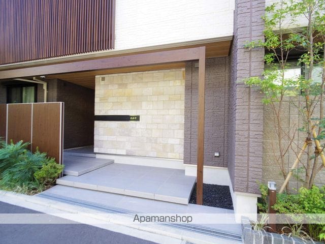 東京都武蔵野市中町２丁目[2LDK/67.18m2]のエントランス