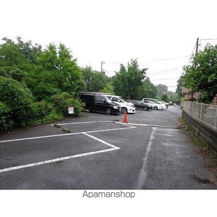 サントピアＫ[2LDK/48m2]の駐車場