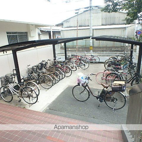 アソシエート前田の内装写真