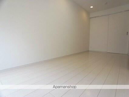 リブリ・ＰＲＯＶＩＮＳＣＩＡ[1K/26.08m2]の玄関