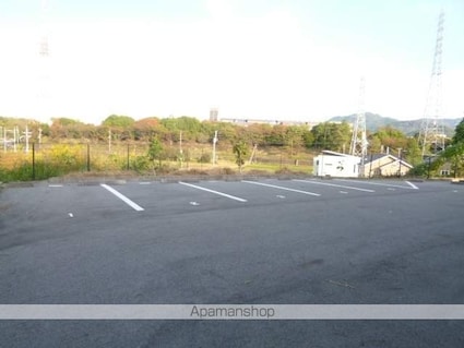 プリシェールキャッスルＣ棟[1K/26.71m2]の駐車場