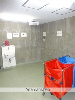 和歌山県和歌山市十番丁[1R/52.28m2]の共用部10