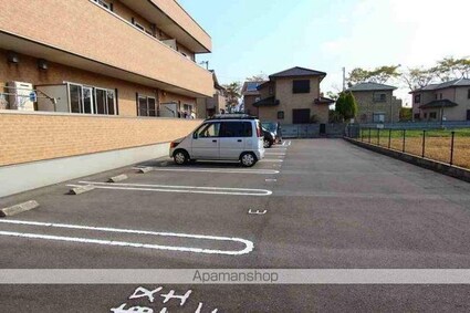 バウライフ[2LDK/64.2m2]の駐車場