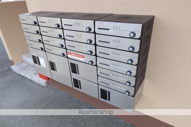 マンション秀の玄関写真