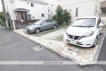 東京都小金井市貫井南町３丁目[1LDK/44m2]の駐車場