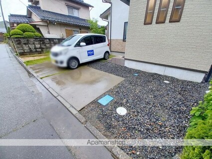 長野県安曇野市豊科南穂高[1R/14.3m2]の駐車場2