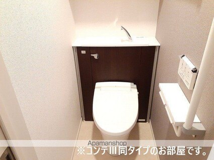 和歌山県和歌山市紀三井寺[1LDK/49.6m2]のトイレ