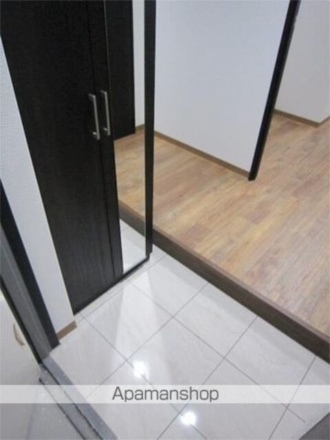 ＰｏｌｉＣｕａｄｒｏ　Ｔｏｗｅｒ　Ｉ[1LDK/44.27m2]の玄関