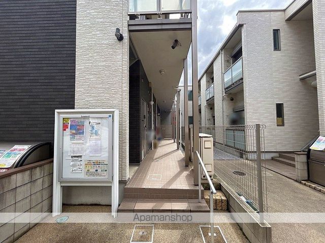 レオネクストルーチェの玄関写真