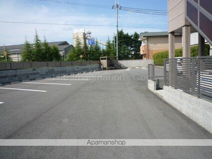 滋賀県甲賀市水口町水口[1R/23.19m2]の駐車場2