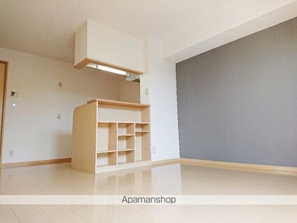 ロイヤルガーデン吉川　ＡＢＣＤＥ[2LDK/53.76m2]のリビング・居間