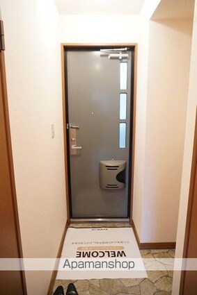 エミネンス野上　Ａ棟[1R/33.7m2]の玄関