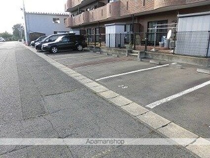 ライプン（ＲＩＰＥＮ）[3LDK/73.03m2]の駐車場