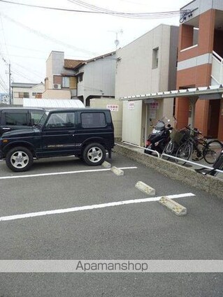 グラン　クール[1K/26.25m2]の駐車場1