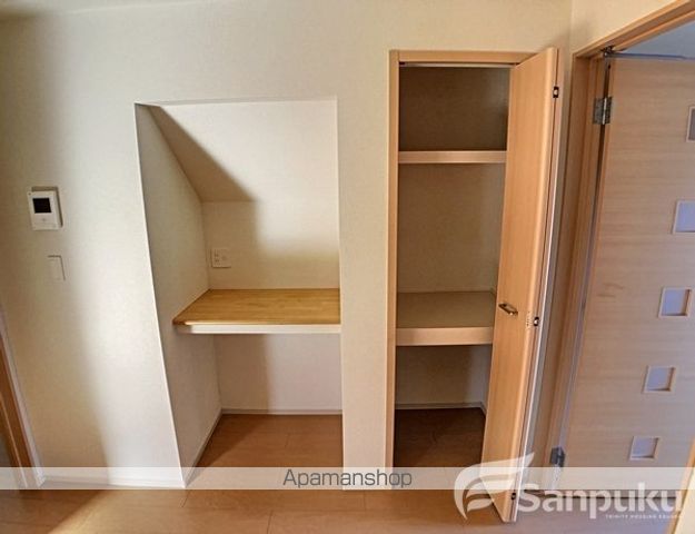 アンダー ワン ルーフ Iの内装写真