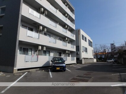 タウンコート鳴門[1K/29.85m2]の駐車場1