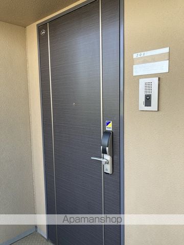 ファーストクラス中央インターの玄関写真